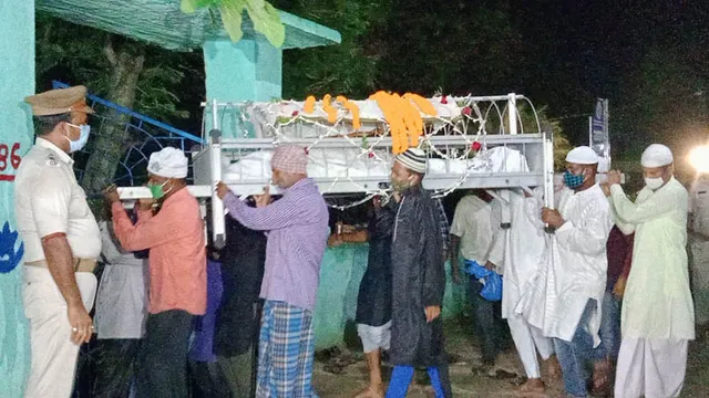 ଗଣମାଧ୍ୟମରେ ପ୍ରତିକ୍ରିୟା, ତା’ପରେ ଫେରାର୍‌; କବରସ୍ତାନ୍‌କୁ ବି ଆସିଲାନି ହାଇଦର୍‌ର ପୁଅ ଚୁନ୍ନେଇ