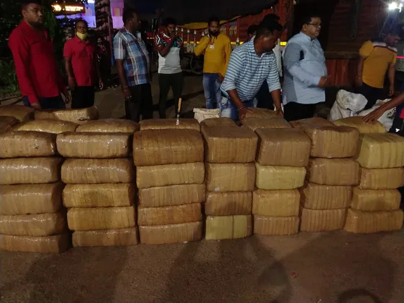 କୋରାପୁଟରୁ ପଂଜାବ ଯାଉଥିଲା ଅଦା ବୋଝେଇ ଟ୍ରକ, ଜବତ ହେଲା ୧ ଟନ୍ ଗଂଜେଇ