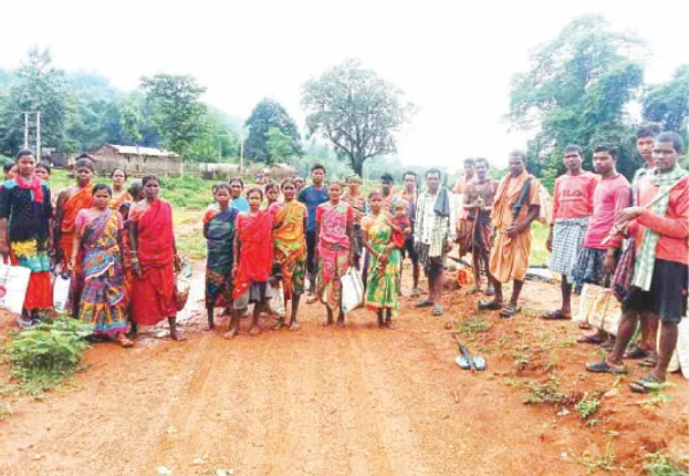 ୧୨ କିମି ଚାଲିଚାଲି ଗଲେ, ଚାଉଳ ପାଇଲେନି ଗ୍ରାମବାସୀ