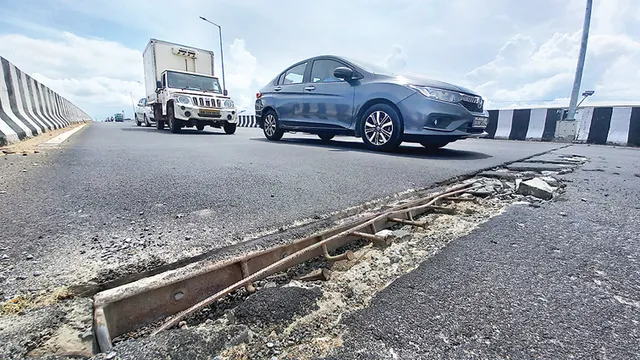 ଖଣ୍ଡଗିରି ଫ୍ଲାଏଓଭର୍‌: ୩ ମାସ ନ ପୂରୁଣୁ ଲୁହାଛଡ଼ ବାହାରିଗଲା