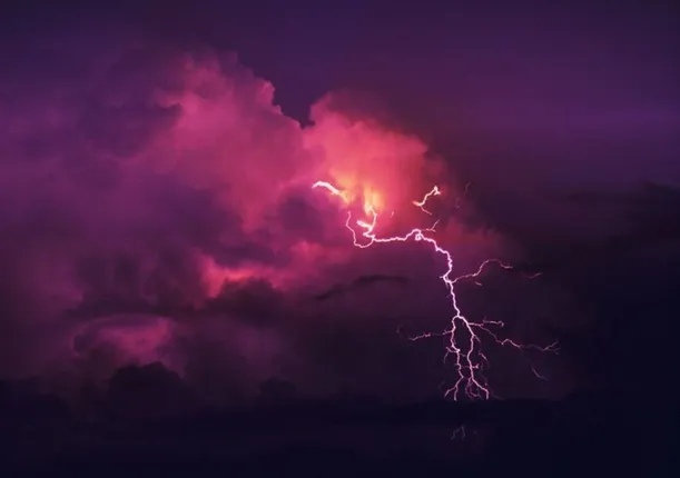 ଧାନ ବିଲରେ ଘାସ ବାଛୁଥିବା ସମୟରେ ଅଘଟଣ; ବଜ୍ରପାତରେ ବାପା-ଝିଅଙ୍କ ମୃତ୍ୟୁ, ମା’ ଗୁରୁତର