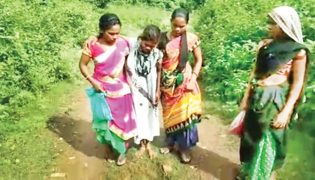 ୨ କିମି ଦୂରରେ ଅଟକିଲା ଆମ୍ବୁଲାନସ୍, କାନ୍ଧରେ ଭରାଦେଇ ୨ କିମି ଚାଲିଲେ ପ୍ରସୂତି