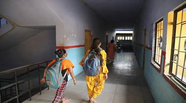 ଆଣ୍ଡ୍ରଏଡ୍‌ ମୋବାଇଲ୍ ନ ଥିଲେ ମନ୍ଦିର ଓ ଭାଗବତ ଟୁଙ୍ଗୀରେ ପାଠପଢ଼ିବେ ଛାତ୍ରଛାତ୍ରୀ