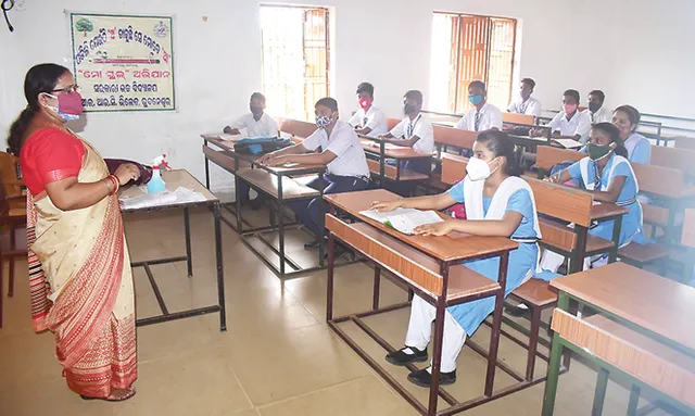 ଅଭିଭାବକଙ୍କୁ ଘାରିଲାଣି କରୋନା ଭୟ: ଉତ୍ସା‌ହଜନକ ହେଉନି ପିଲାଙ୍କ ଉପସ୍ଥାନ