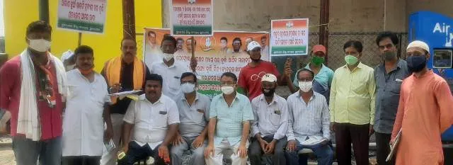 ତୈଳ ଦର ଵୃଦ୍ଧି ରୋକିଵାକୁ ସୁନ୍ଦରଗଡ଼ରେ କଂଗ୍ରେସର ଦସ୍ତଖତ ଅଭିଯାନ