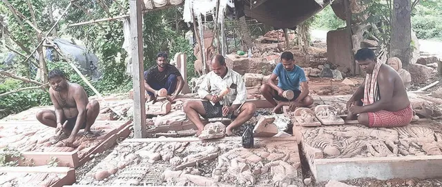 ପଥର ମୂର୍ତ୍ତି ନିର୍ମାଣ ପ୍ରତି ଯୁବପିଢ଼ିଙ୍କ ଆଗ୍ରହ: ବଡ଼ଚଣାରେ ୪୦ ସ୍ଥାନରେ ୨୦୦ ଯୁବକ ନିୟୋଜିତ