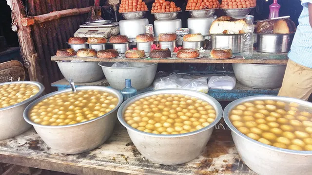 ଦୀପାବଳିରେ ବିଏମ୍‌ସିର ସ୍ୱତନ୍ତ୍ର ପଦକ୍ଷେପ: ପ୍ରମୁଖ ମିଠା ଦୋକାନରେ ଖାଦ୍ୟ ଯାଂଚ୍ ସ୍କ୍ୱାର୍ଡର ଚଢ଼ଉ