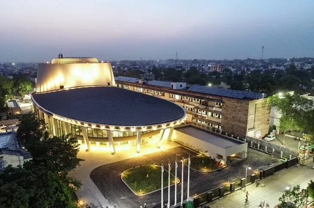 ଉଦଘାଟନ ହେଲା ୧୦୮ଟି ଆଲୁମିନିୟମ ରୁଦ୍ରାକ୍ଷ ଲାଗିଥିବା ସମ୍ମିଳନୀ କକ୍ଷ, ଫଟୋ ଟ୍ୱିଟ କରି ଏଭଳି କଥା ଲେଖିଲେ ପ୍ରଧାନମନ୍ତ୍ରୀ