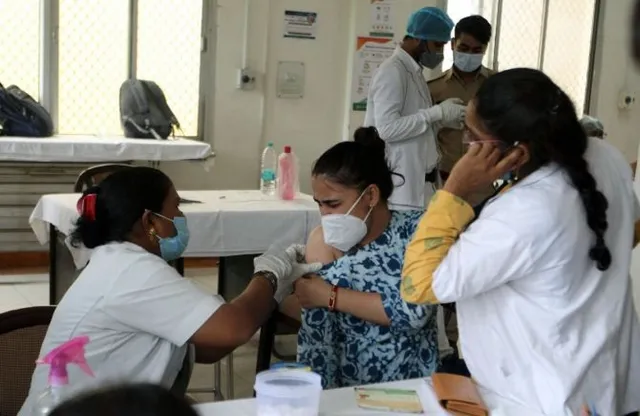 କରୋନା କଟକଣା ନମାନିଲେ ଅକ୍ଟୋବର-ନଭେମ୍ବରରେ ତୃତୀୟ ଲହର ଶିଖର ଛୁଇଁବ: ବୈଜ୍ଞାନିକ