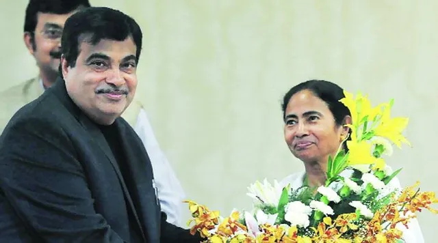କେନ୍ଦ୍ରମନ୍ତ୍ରୀ ନିତିନ ଗଡକରୀଙ୍କୁ ଭେଟି ବିଭିନ୍ନ ପ୍ରକଳ୍ପ ଉପରେ ଆଲୋଚନା କଲେ ମୁଖ୍ୟମନ୍ତ୍ରୀ ମମତା ବାନାର୍ଜୀ
