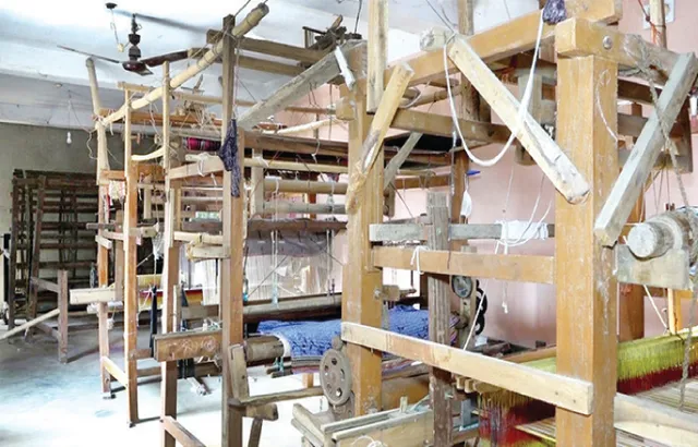 ବନ୍ଦ ହୋଇଯାଇଛି ତନ୍ତ, ହାତ ବାନ୍ଧି ବସିଛନ୍ତି ବୁଣାକାର