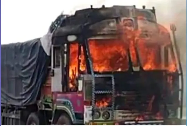 ୧୬ ନମ୍ବର ଜାତୀୟ ରାଜପଥର ଧାମନଗର ଛକରେ ଜଳିଗଲା ସିମେଣ୍ଟ ବୋଝେଇ ଟ୍ରକ୍‌।