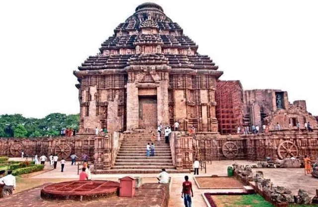 କୋଣାର୍କ ମନ୍ଦିର ପରିସରରେ ପାନୀୟ ଜଳ ସମସ୍ୟା: ପର୍ଯ୍ୟଟକଙ୍କ ପାଇଁ ବ୍ୟବସ୍ଥା କରିବାକୁ ହାଇକୋର୍ଟଙ୍କ ନିର୍ଦ୍ଦେଶ