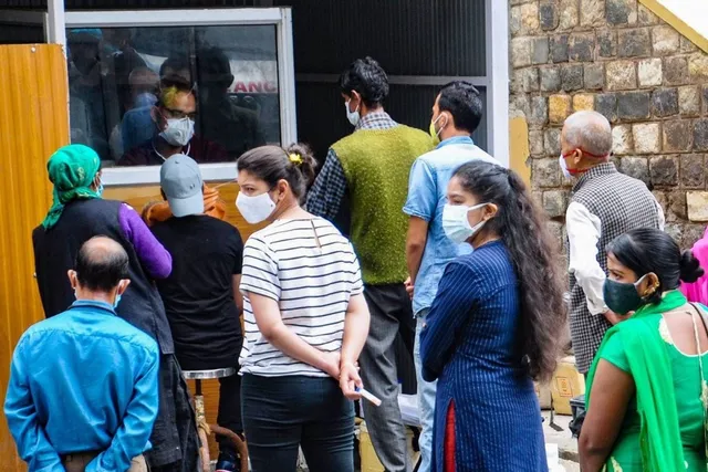 ଏମାସରେ ଭାରତରେ କୋଭିଡ୍‌ ତୃତୀୟ ପ୍ରବାହ ସମ୍ଭାବନା, ଅକ୍ଟୋବରରେ ଛୁଇଁପାରେ ଚରମସୀମା: ରିପୋର୍ଟ