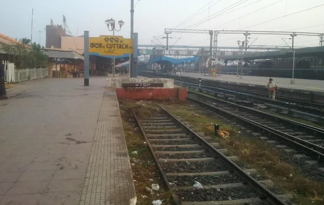 ରେଳବାଇର ଏକ ଏକରରୁ ଅଧିକ ଜମି ଜବରଦଖଲ; ଓଏମ୍‌ପି-ଚୂନଭାଟି ଗଳି ରାସ୍ତାରେ ଭଡ଼ା ଲାଗିଛି ଦୋକାନ, ଗୋଦାମ