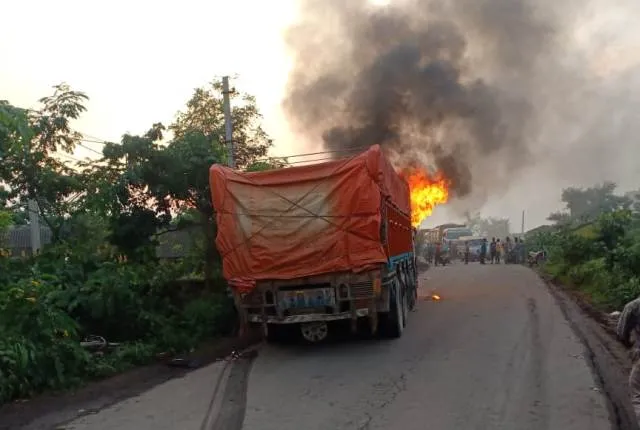 ସାଙ୍ଗ ସହିତ କୁର୍‌କୁରେ ଆଣିବାକୁ ଯାଇଥିଲେ, ଟ୍ରକ୍‌ ଧକ୍କାରେ ଶିଶୁକନ୍ୟାର ଜୀବନ ଚାଲିଗଲା