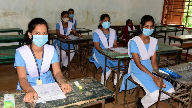 ମାଟ୍ରିକ୍‌ ଏସ୍‌ଏ-୧ ଆରମ୍ଭ: ପ୍ରଥମ ଦିନରେ ୧୦ ହଜାର ଅନୁପସ୍ଥିତ, ଇଂରାଜୀରେ ୧୫ ଜଣ ମାଲପ୍ରାକ୍ଟିସ୍‌