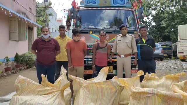 ଗଜପତିରୁ ବିହାର ଚାଲାଣ ସମୟରେ ବ୍ରହ୍ମପୁରରେ ଧରାପଡ଼ିଲା ୩୮୫ କିଲୋ ଗଂଜେଇ,  ଦୁଇ ଗିରଫ