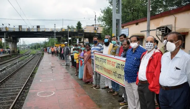 ଫାଟକ ଷ୍ଟେସନ ବନ୍ଦ ନିଷ୍ପତ୍ତି ପ୍ରସଂଗ: ମନ୍ତ୍ରୀଙ୍କୁ ଭୁଲ୍‌ ସୂଚନା ଦେଇଛି ରେଳବାଇ