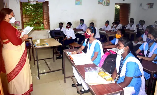 ଓଡ଼ିଶା ବଜେଟ୍‌ ୨୦୨୩-୨୪: ନବମ, ଦଶମ ଶ୍ରେଣୀ ଛାତ୍ରଛାତ୍ରୀଙ୍କୁ ୟୁନିଫର୍ମ; ସାଇକେଲ୍‌ ଭତ୍ତା ୩୫୦୦ ହେଲା