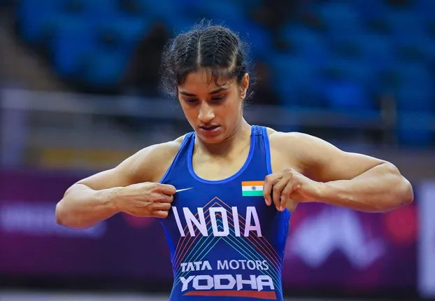 ବିଶୃଙ୍ଖଳିତ ଆଚରଣ ପାଇଁ ମହିଳା କୁସ୍ତିଯୋଦ୍ଧା ବିନେଶ ଫୋଗାଟ ନିଲମ୍ବିତ