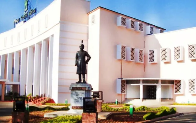 ମୁଲତବୀ ପ୍ରସ୍ତାବ ଗ୍ରହଣ ନକରିବା ପରେ ବାଚସ୍ପତିଙ୍କ ଚ୍ୟାମ୍ବର ଘେରାଉ କଲେ ବିରୋଧୀ