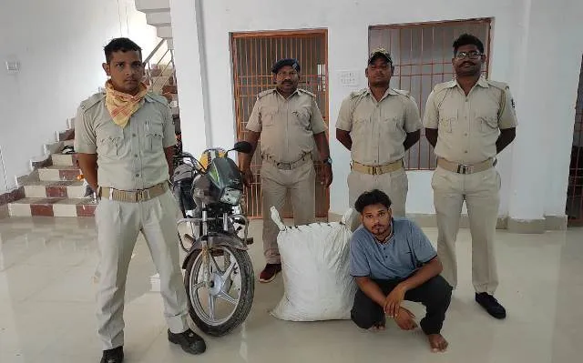 ଗଞ୍ଜେଇ ସହ ୨ ବାଇକ ଜବତ, ଜଣେ ଗିରଫ