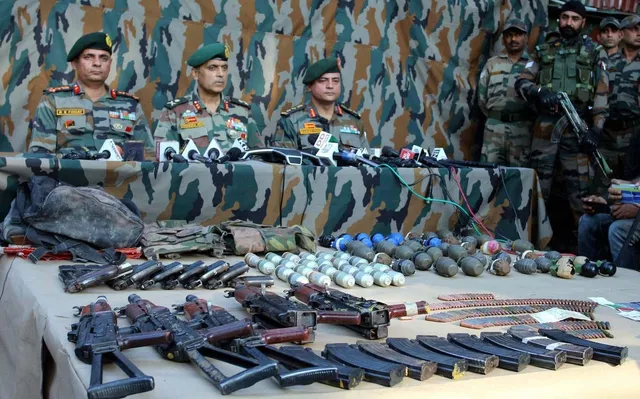 ଉରିରେ ୩ ଆତଙ୍କବାଦୀ ନିପାତ, ବିପୁଳ ଅସ୍ତ୍ରଶସ୍ତ୍ର ଜବତ