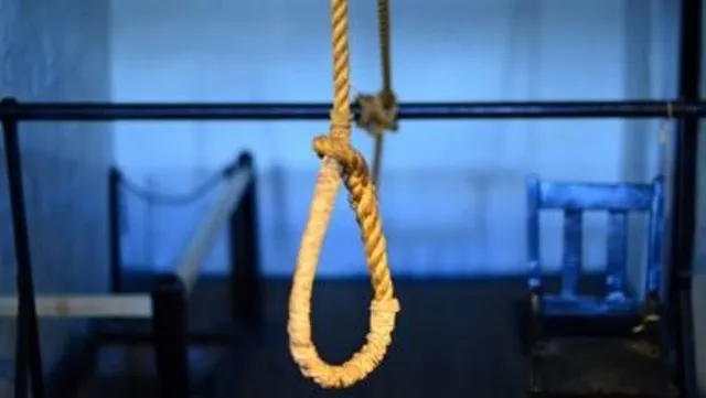 ଘର ଭିତରେ ସ୍ତ୍ରୀ ଆତ୍ମହତ୍ୟା କରୁଥିବା ବେଳେ ସ୍ବାମୀ ରେକର୍ଡିଂ କରି ସମ୍ପର୍କୀୟଙ୍କୁ ପଠାଉଥିଲେ ଭିଡିଓ