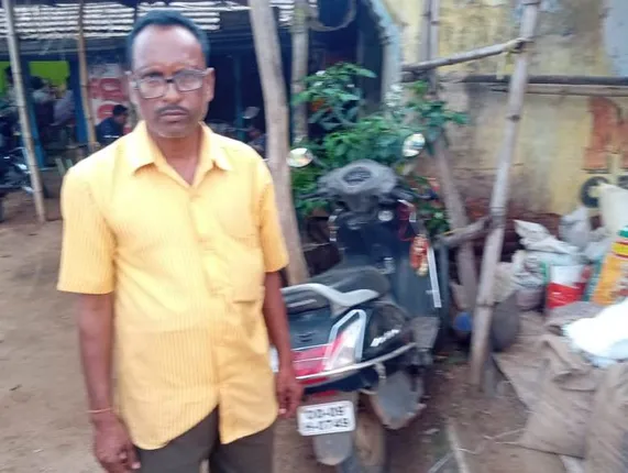 ବ୍ୟବସାୟୀଙ୍କ ସ୍କୁଟି ଡିକିରୁ ଲକ୍ଷେ ୩୨ ହଜାର ଟଙ୍କା ଲୁଟ୍