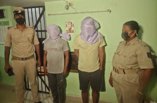 ବୀରମହାରାଜପୁରରେ ସେକ୍ସ ରାକେଟ ଠାବ, ଦୁଇ ଦେହଜୀବୀ ସହ ୨ ଯୁବକ ଅଟକ