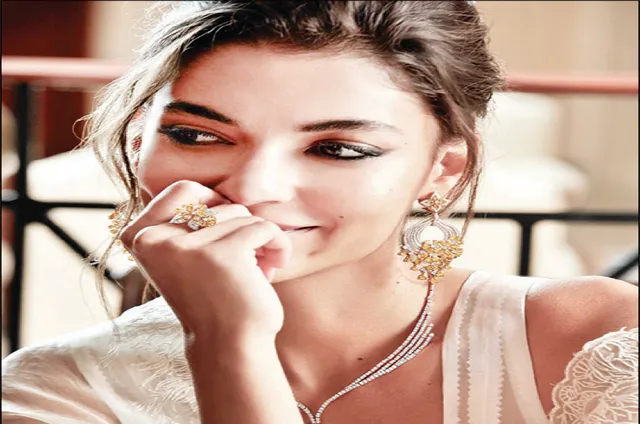 ୧୧ରୁ ଜୋୟା ଡାଏମଣ୍ଡ ବୁଟିକ୍‌ର ପ୍ରଥମ ଟ୍ରଙ୍କ୍ ସୋ’