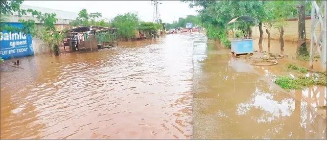 ଏମ୍‌ସ ଅଣ୍ଡରପାସ୍‌ରେ ଆଣ୍ଠୁଏ ପାଣି, ୧୦ଦିନ ହେଲା ଶୁଖୁନି