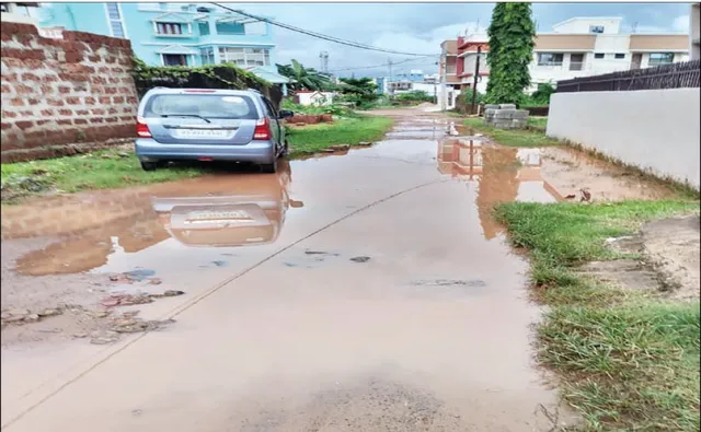 ୧୫ ବର୍ଷ ଧରି କଂକ୍ରିଟ ରାସ୍ତା ପାଇଁ ଦାବି: ମୁଖ୍ୟମନ୍ତ୍ରୀଙ୍କୁ ଗୁହାରି କଲେ କଲୋନିବାସୀ