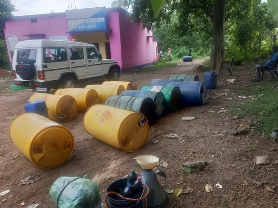 ଡିଜେଲ ଅପମିଶ୍ରଣ ଗୋଦାମ ସିଲ୍‌: ୧୪ ବ୍ୟାରେଲ ଡିଜେଲ ଜବତ, ଜଣେ ଗିରଫ