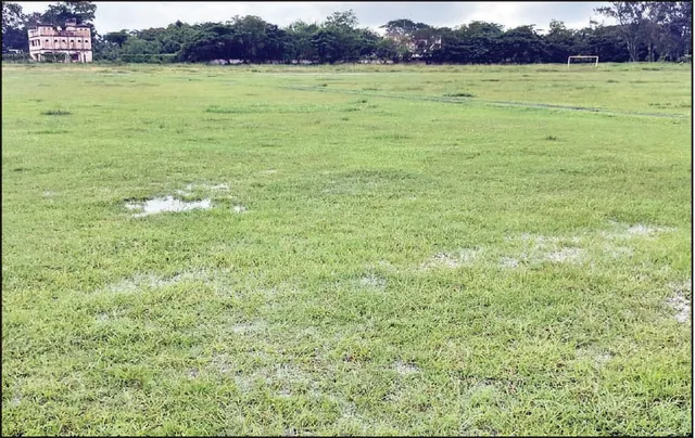 ଉଜୁଡ଼ି ଗଲାଣି ବାଲେଶ୍ବର କ୍ରୀଡ଼ା ଭିତ୍ତିଭୂମି: ପିଚୁ ରାସ୍ତାରେ ଚାଲିଛି ଦୌଡ଼କୁଦ ଅଭ୍ୟାସ