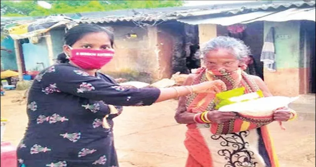 କୁଷ୍ଠରୋଗୀଙ୍କ ସେବାରେ ନର୍ସିଂ ଛାତ୍ରୀ