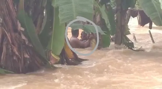 ଗଭୀର ଜଳ ସ୍ରୋତରେ ଯୁବକ ଭାସି ଯାଉଥିବା ବେଳେ ଉଦ୍ଧାର କଲେ ସ୍ଥାନୀୟ ଲୋକ 