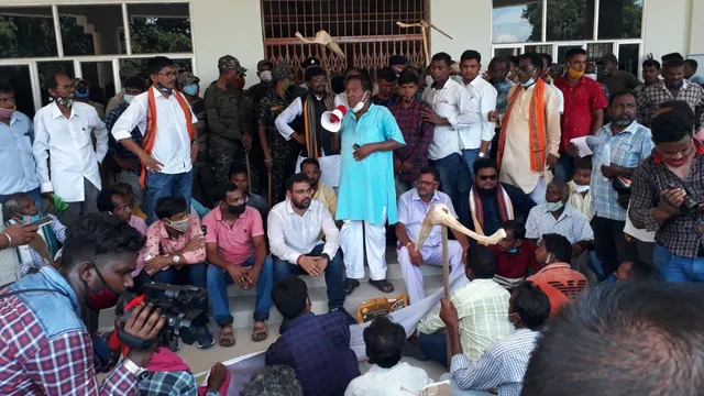 ବୌଦ୍ଧ ଜିଲ୍ଲାପାଳଙ୍କ କାର୍ଯ୍ୟାଳୟ ସମ୍ମୁଖରେ ଭାରତୀୟ କିଷାନ ସଂଘର ବିକ୍ଷୋଭ, ମରୁଡ଼ି ଘୋଷଣା ଦାବି