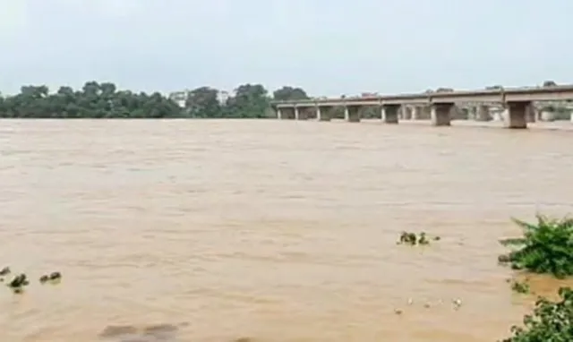 ୧୩ ଘଣ୍ଟା ସତର୍କ ସଙ୍କେତ ଉପରେ ରହିବାପରେ କମୁଛି ବ୍ରାହ୍ମଣୀର ଜଳସ୍ତର