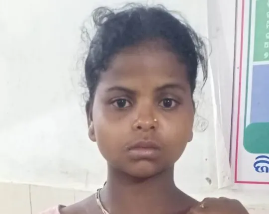 ମହୁମାଛି ଆକ୍ରମଣରେ ଶିଶୁପୁତ୍ର ମୃତ, ମା ଆହତ