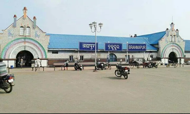 ବ୍ରହ୍ମପୁରରୁ ଗଡ଼ୁନି ୫ ପାସେଞ୍ଜର୍‌ ଟ୍ରେନ୍‌, କୋଭିଡ୍‌ ସ୍ପେସାଲ୍‌ରେ ଯାଉଛନ୍ତି ଯାତ୍ରୀ