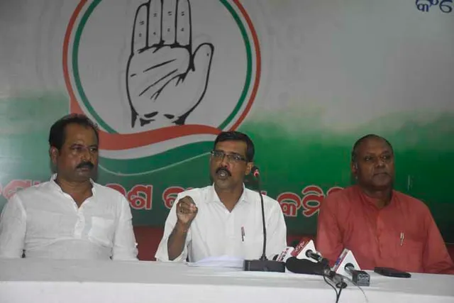 ‘ମୁଖ୍ୟମନ୍ତ୍ରୀ ୧ନମ୍ବର, ହେଲେ ୮ ଜିଲ୍ଲା ପଛୁଆ’