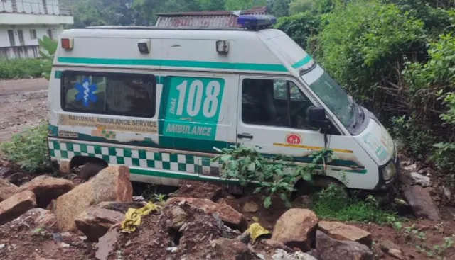 ଖତ ଖାଉଛି ୧୦୮ ଆମ୍ବୁଲାନ୍ସ, ବିଭାଗର ଦୃଷ୍ଟି ନାହିଁ