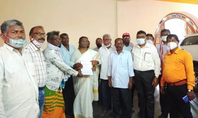 ସାନ୍ତାଳୀ ଭାଷାରେ ଶିକ୍ଷାର ବିକାଶ: ପୂର୍ବତନ ରାଜ୍ୟପାଳଙ୍କୁ ସାନ୍ତାଳୀ ଅଭିଭାବକ କମିଟି ପକ୍ଷରୁ ସ୍ମାରକ ପତ୍ର