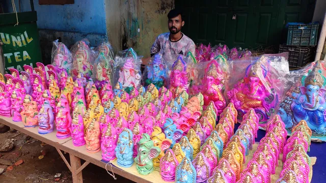 କରୋନା ପରେ ଦାଉ ସାଧୁଛି ବର୍ଷା, ବିକ୍ରି ହୋଇପାରୁନି ମୂର୍ତ୍ତି, ଫିକା ପଡିବ ପୂଜା