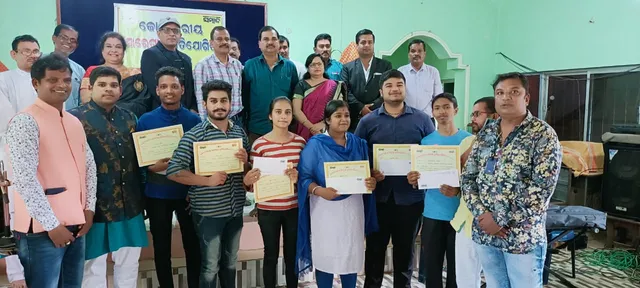 ‘ସମ୍ବାଦ’ ଜୋନ୍ ସ୍ତରୀୟ ବାର୍ଷିକ ପ୍ରତିଯୋଗିତା: ସାରେଗାମାରେ ଦିନକରନ୍, ବିତର୍କରେ ସ୍ମୃତିସୁଧା ପ୍ରଥମ