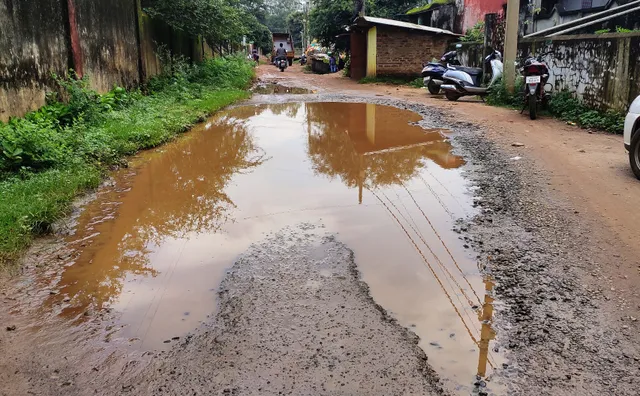 ରାସ୍ତା ଦୁର୍ଦ୍ଦଶା : କାହାକୁ କହିବା, ଶୁଣିବ କିଏ? ନିଦାବିଷ୍ଣୁ ସାଜିଛି ‌ପ୍ରଶାସନ