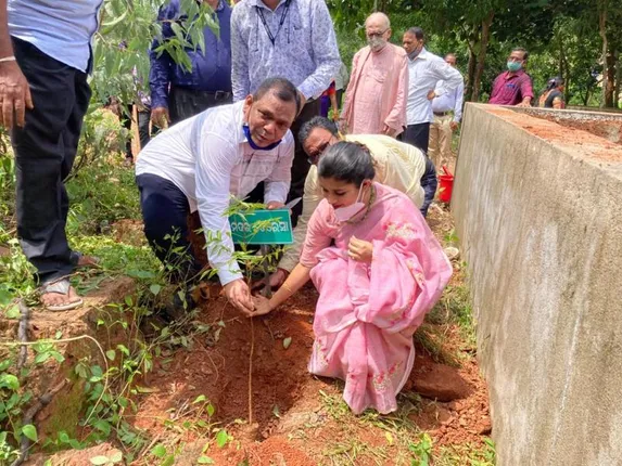 ଏନ୍ଏସ୍ଏସ ପ୍ରତିଷ୍ଠା ଦିବସରେ  ପ୍ରେରଣା ଗ୍ରୀନ୍ ଆର୍ମି ଓ ଶ୍ରୀଜଗନ୍ନାଥ ମହାବିଦ୍ୟାଳୟ ପକ୍ଷରୁ ସହିଦ ସ୍ମାରକୀ ବୃକ୍ଷରୋପଣ