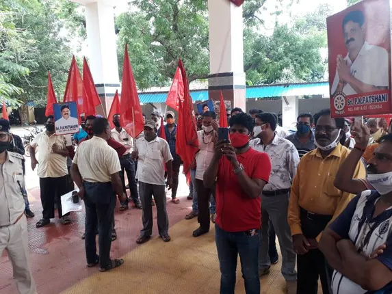 ପୂର୍ବତଟ ରେଳବାଇ ଶ୍ରମିକ ସଂଘ ପକ୍ଷରୁ ପ୍ରତିବାଦ ସଭା ଓ ଦାବିପତ୍ର ପ୍ରଦାନ